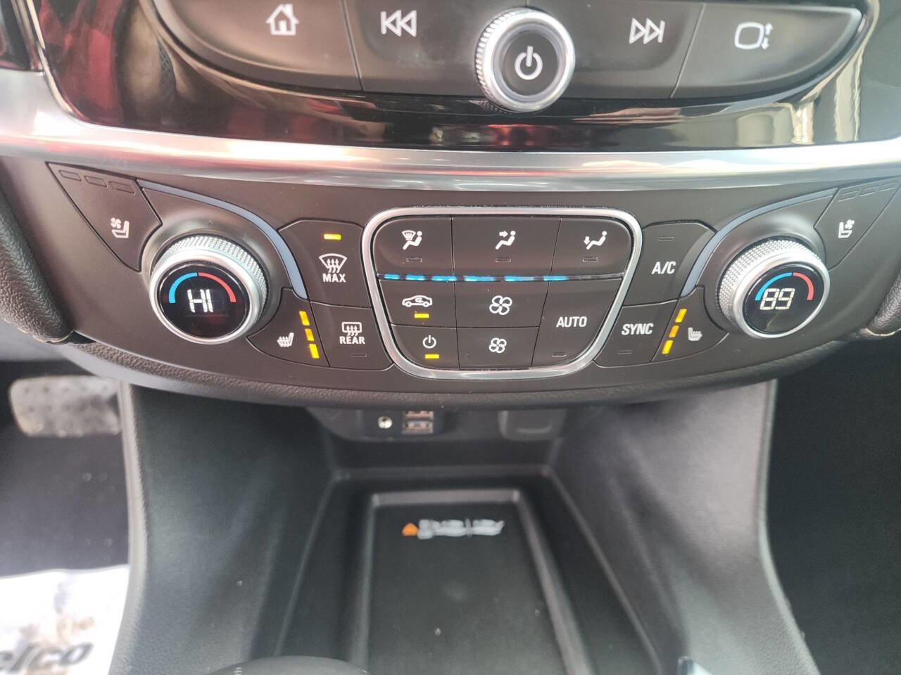 Used 2022 Chevrolet Traverse Premier AWD/4WD image 28
