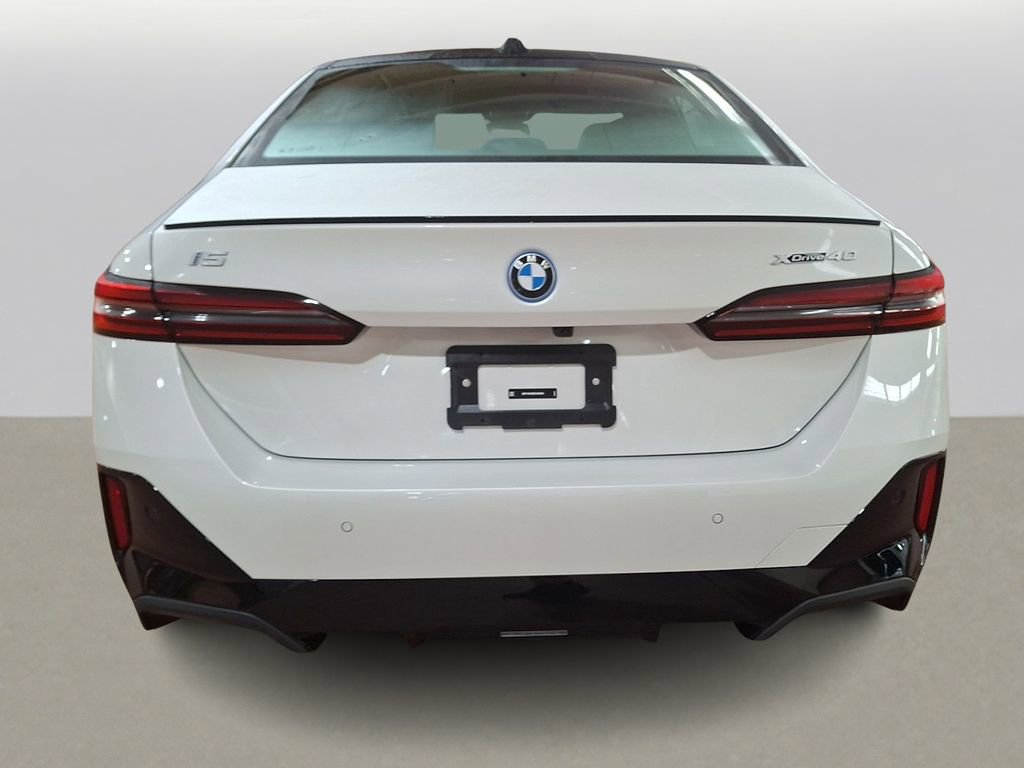 Used 2025 BMW i5 xDrive40 image 5