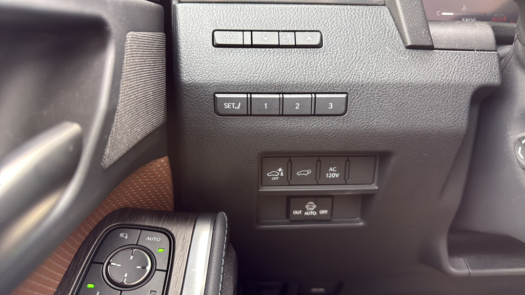 Used 2024 Lexus GX 550 w/ Accessory Package (2T) AWD/4WD image 24