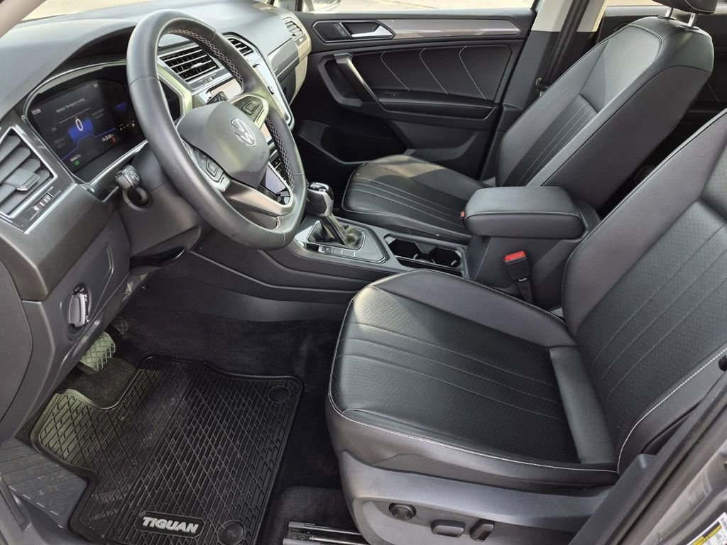 Used 2022 Volkswagen Tiguan SE w/ Panoramic Sunroof Package image 24