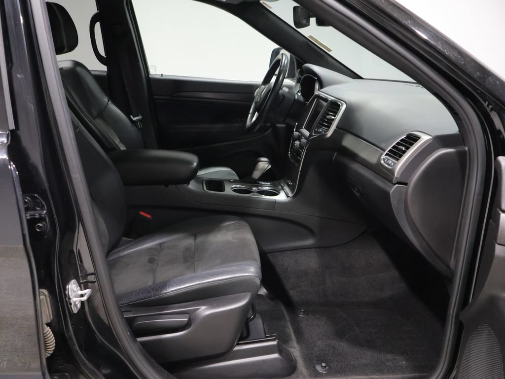 Used 2018 Jeep Grand Cherokee Altitude AWD/4WD image 24