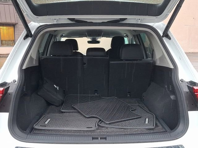 Used 2022 Volkswagen Tiguan SE AWD/4WD image 29