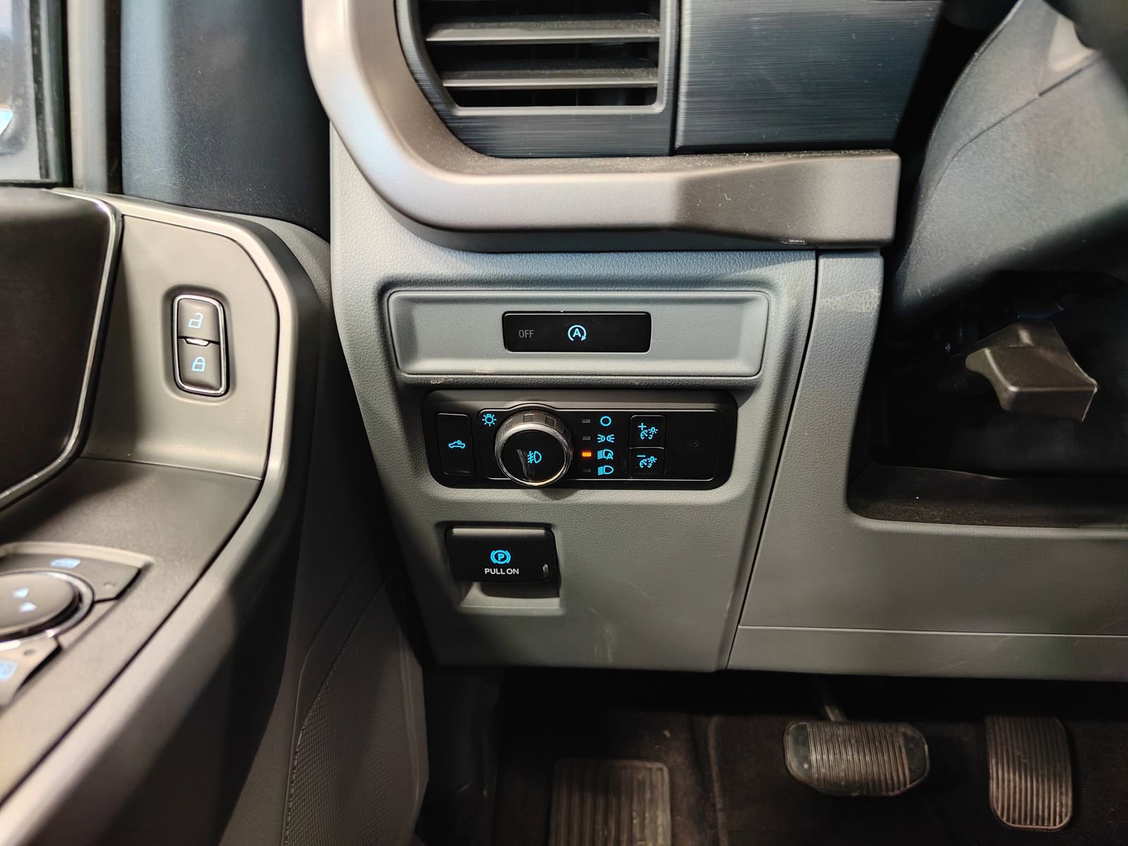 Used 2025 Ford F150 XLT w/ Equipment Group 301A Standard image 17