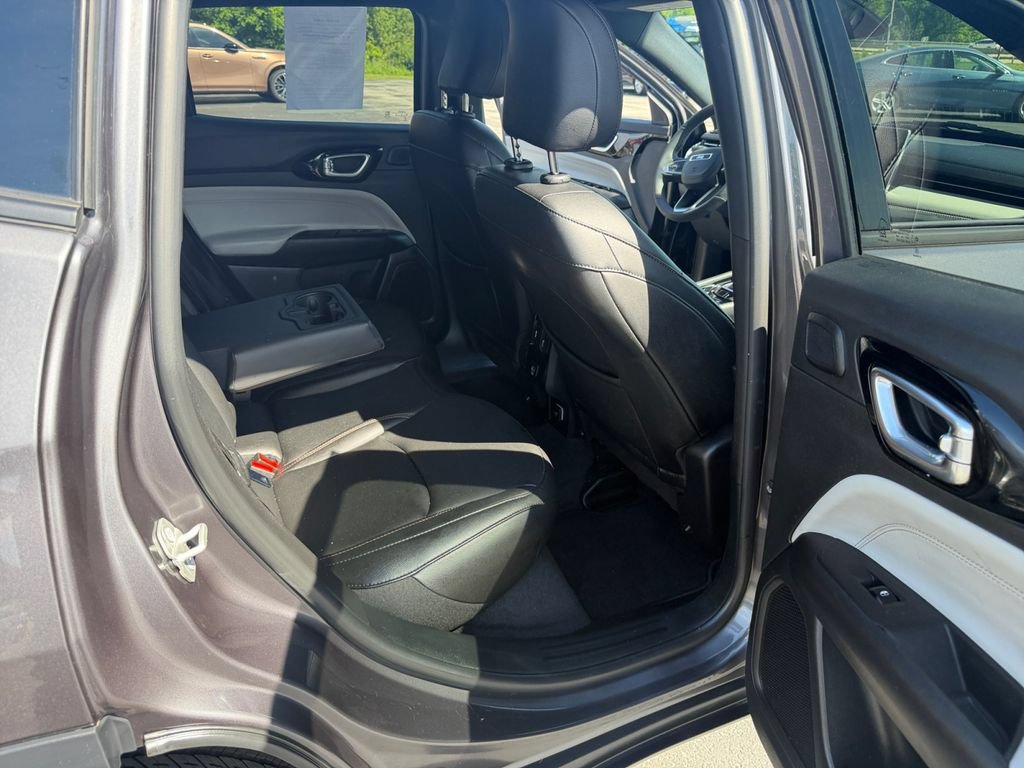 Used 2024 Jeep Compass Limited w/ Sun and Sound Group AWD/4WD image 27