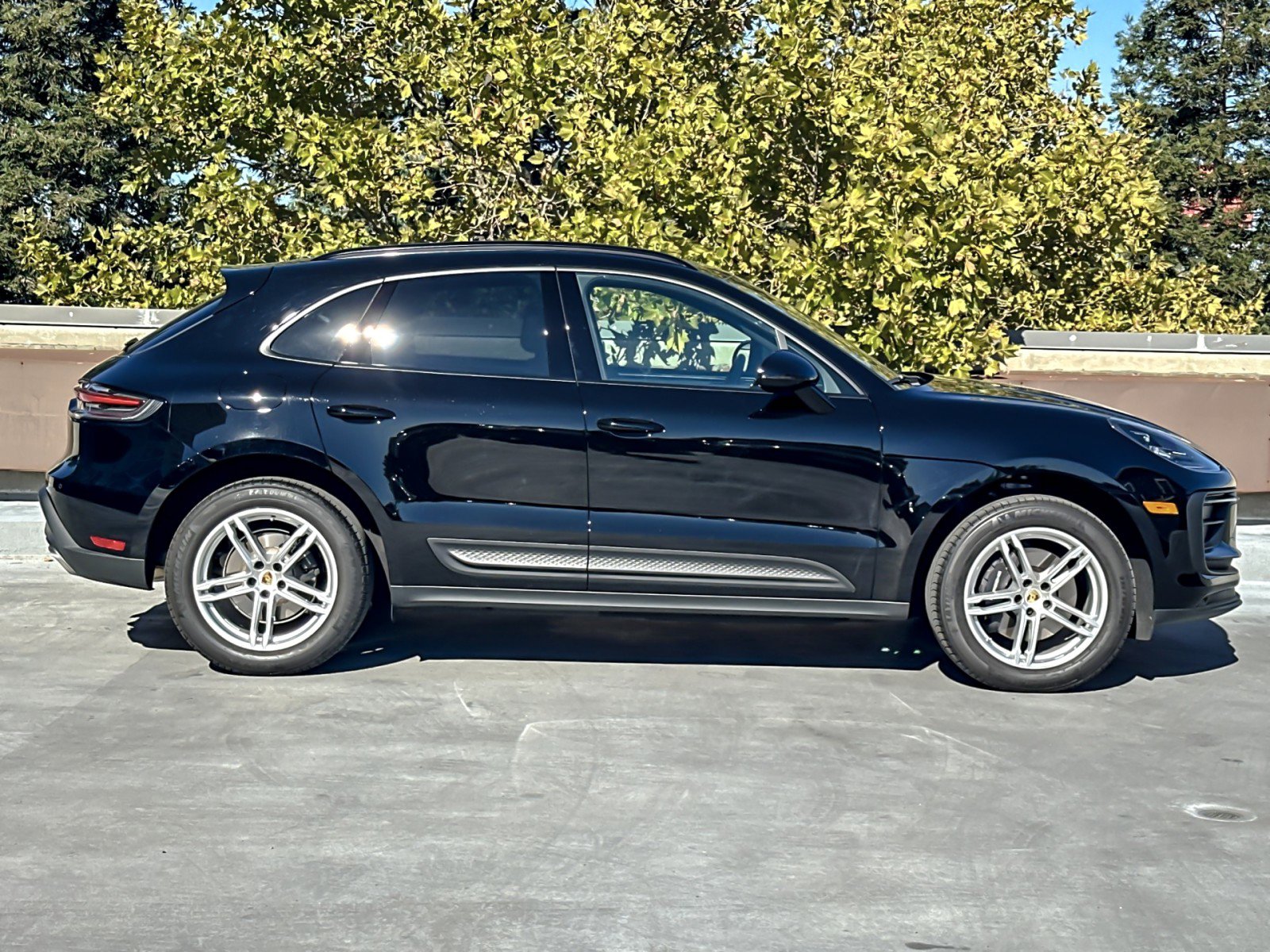 Used 2025 Porsche Macan image 9