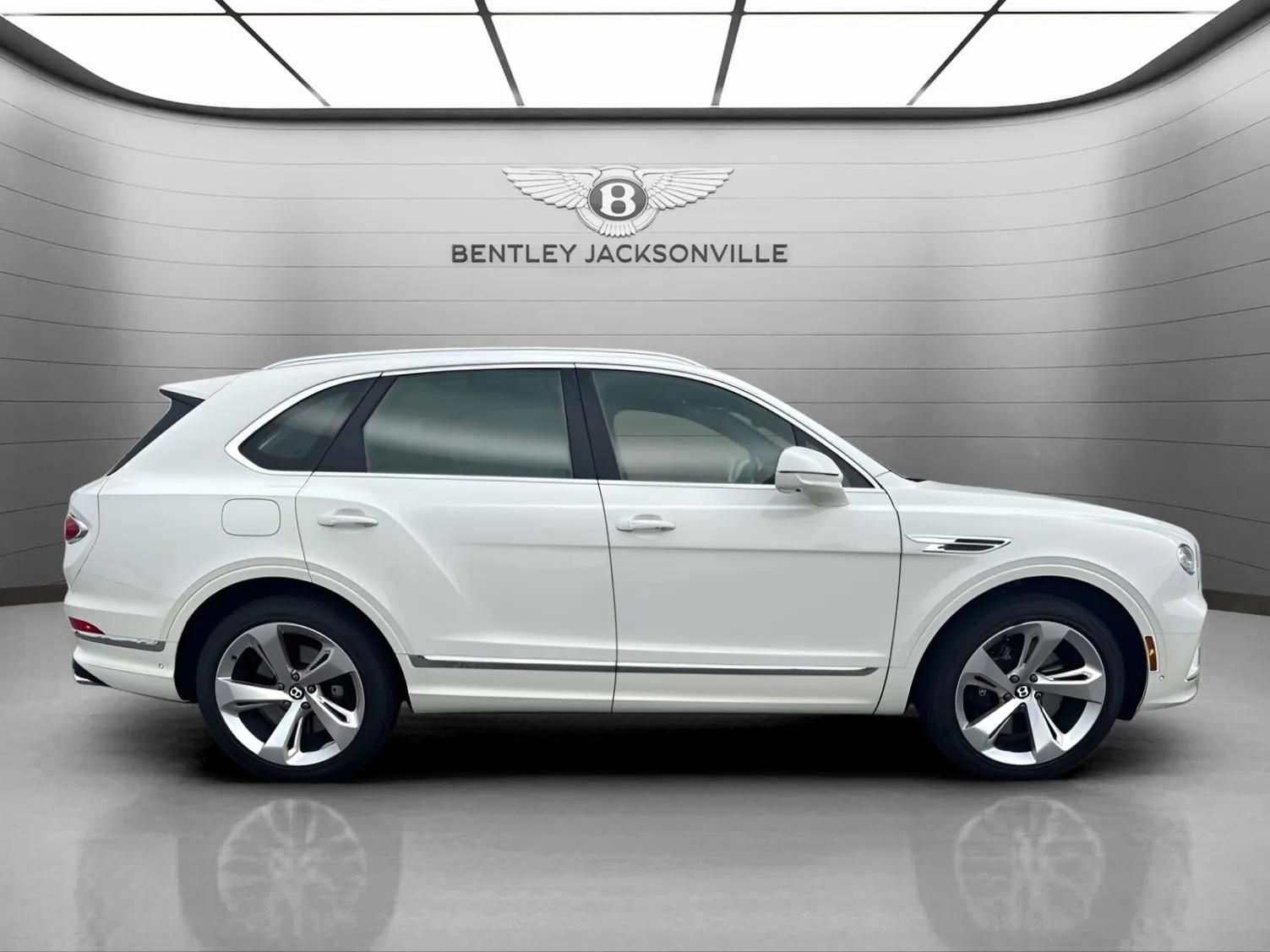 Certified 2025 Bentley Bentayga AWD/4WD image 8