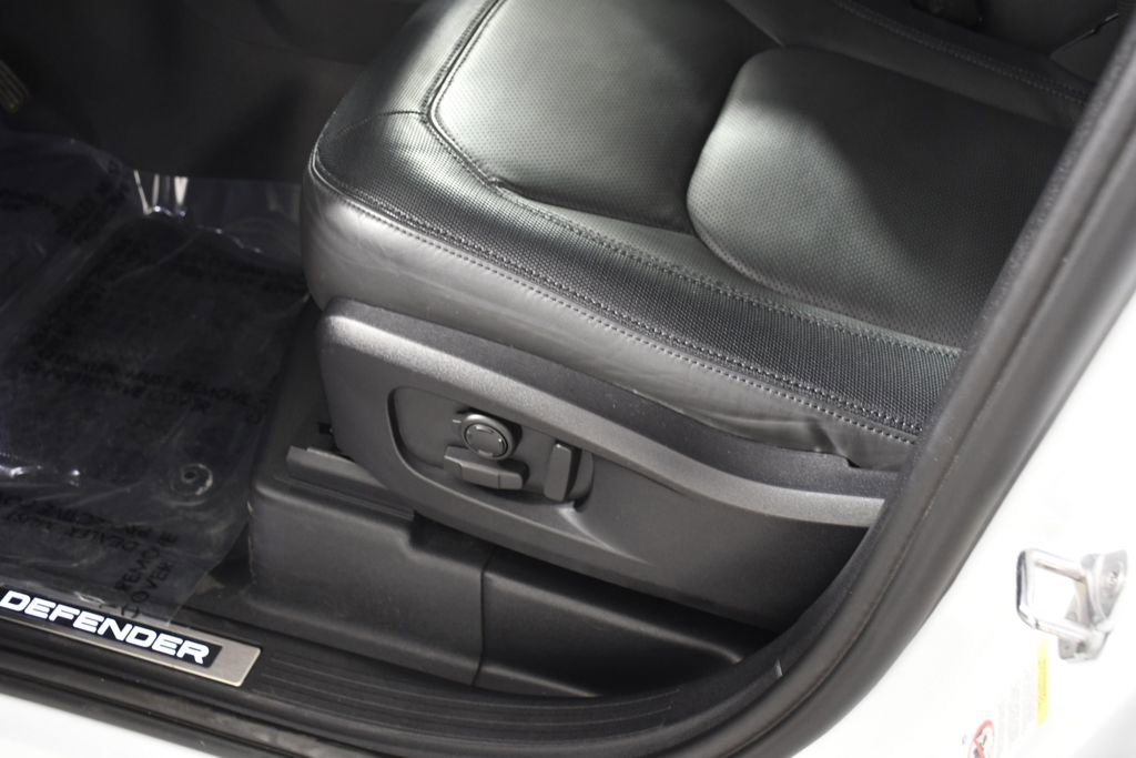 Used 2024 Land Rover Defender 110 X-Dynamic SE image 16
