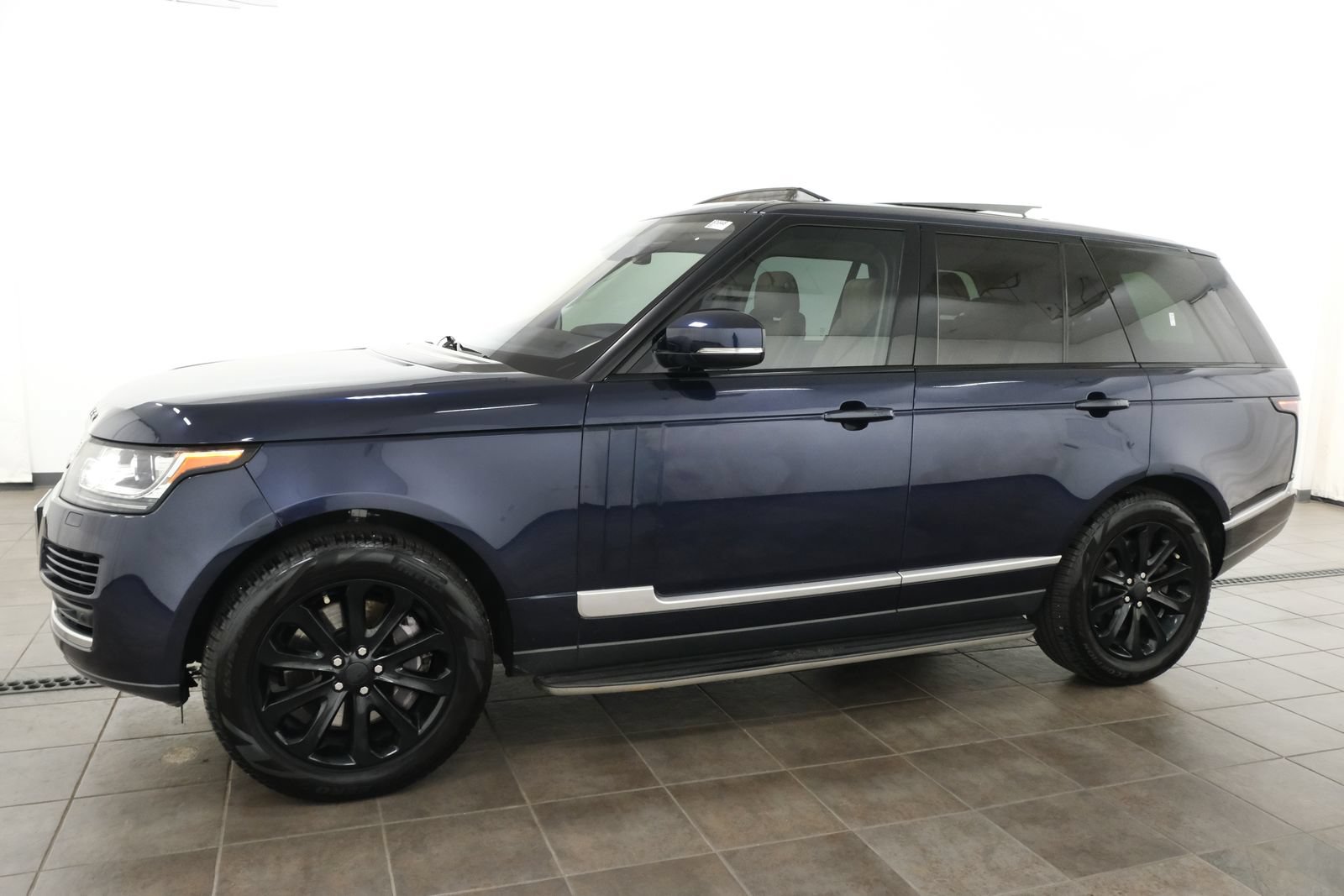 Used 2016 Land Rover Range Rover HSE AWD/4WD image 2