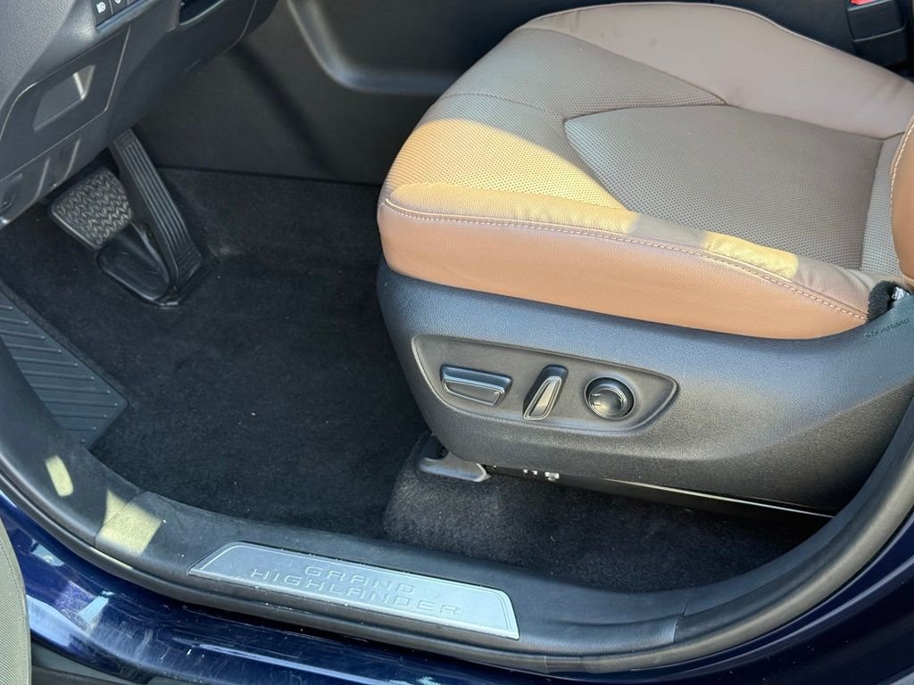 Used 2024 Toyota Grand Highlander AWD image 24