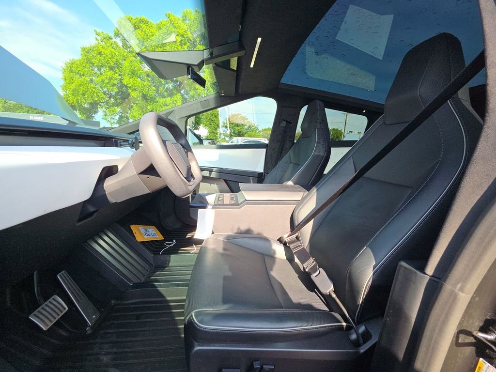Used 2024 Tesla Cybertruck AWD Crew Cab image 12