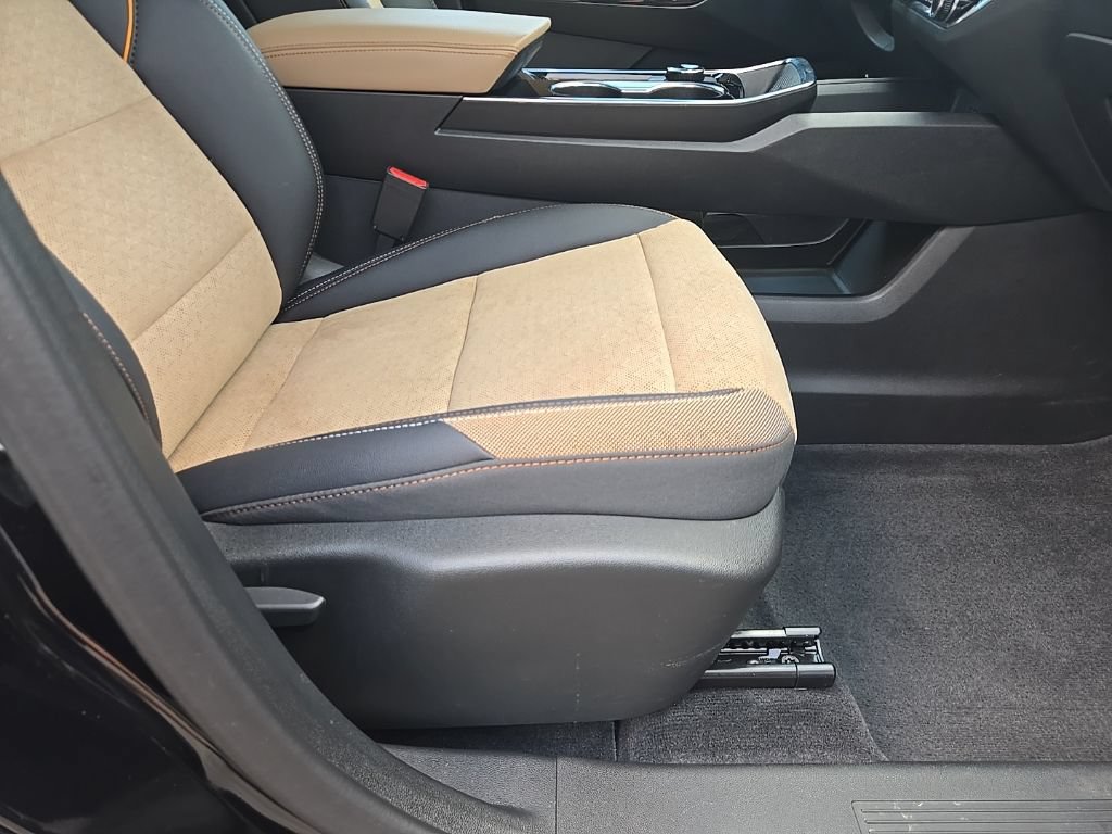Used 2025 Chevrolet Equinox ACTIV w/ LPO, Floor Liner Package FWD image 31