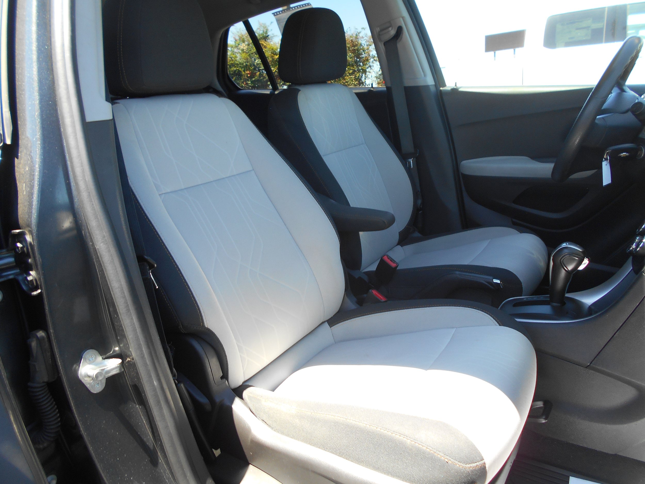 Used 2020 Chevrolet Trax LT FWD image 11