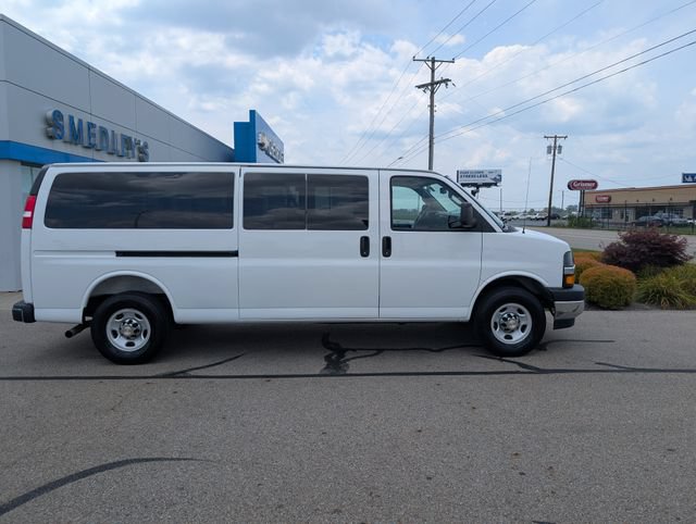 Used 2025 Chevrolet Express 3500 LT w/ LT Preferred Equipment Group RWD image 2