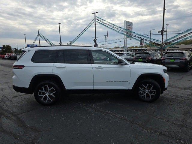 Used 2024 Jeep Grand Cherokee L Limited w/ Luxury Tech Group II image 7