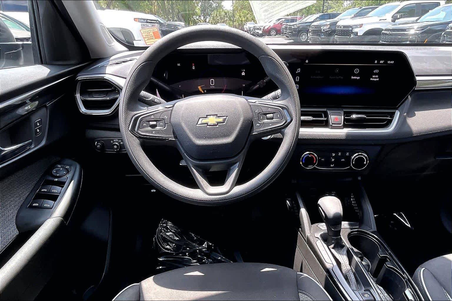 Certified 2025 Chevrolet TrailBlazer LS w/ LS Convenience Package FWD image 6