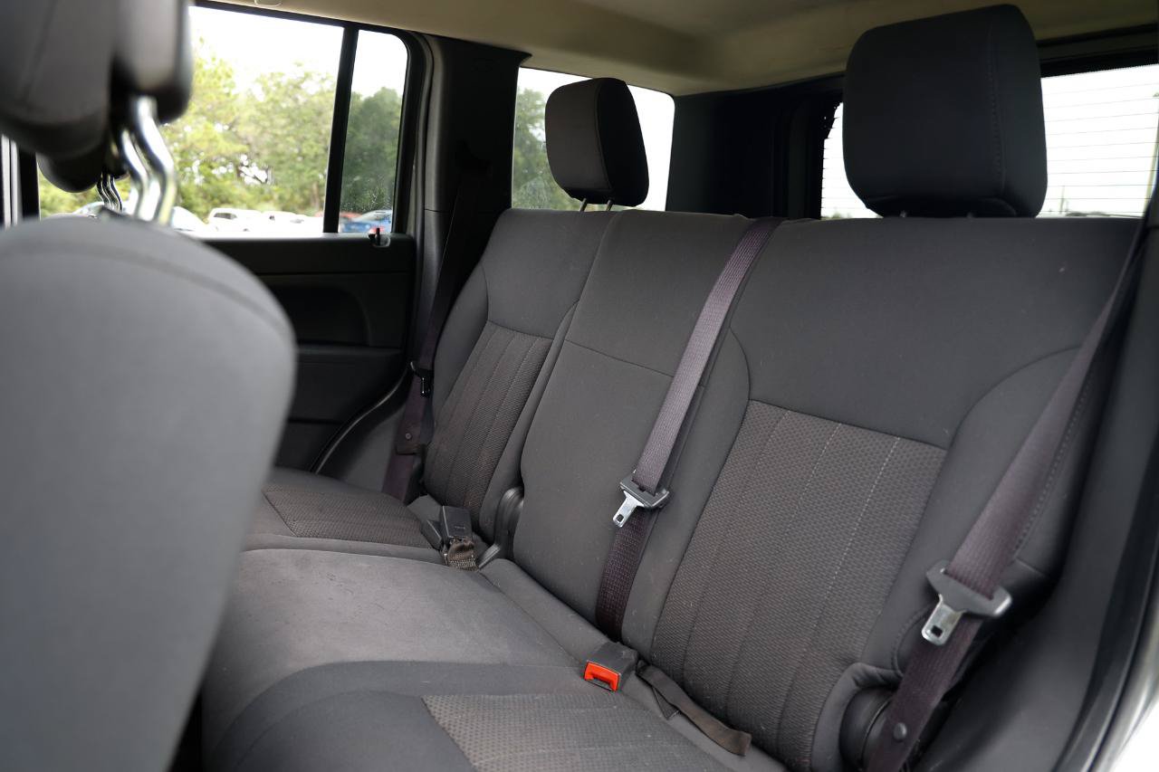 Used 2012 Jeep Liberty Sport w/ Popular Equipment Group AWD/4WD image 8