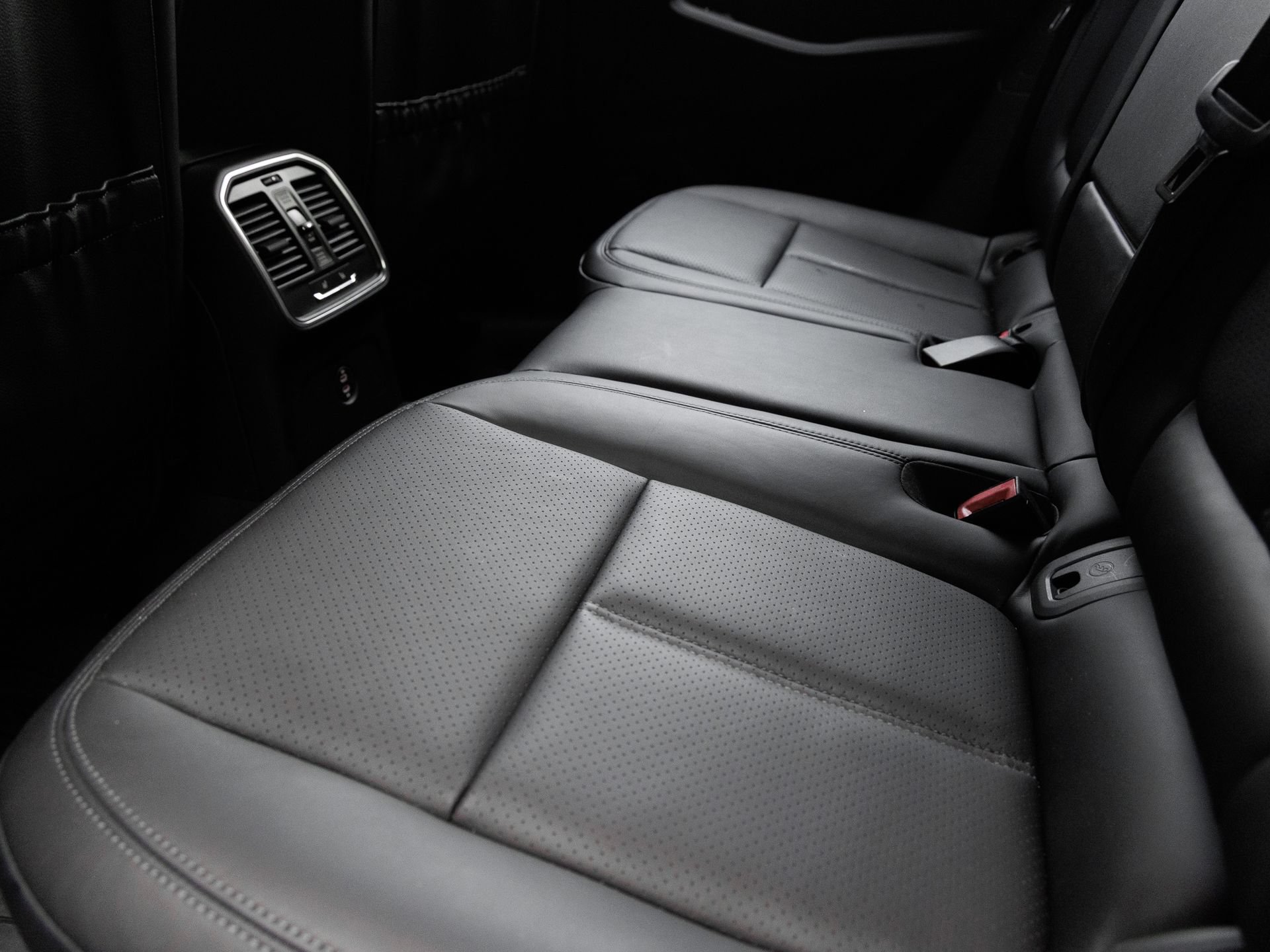 Certified 2026 Porsche Macan AWD/4WD image 25