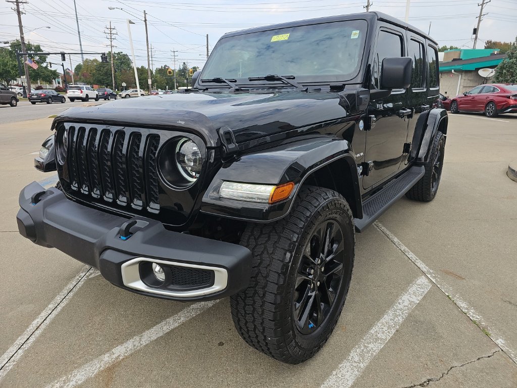 Certified 2023 Jeep Wrangler Unlimited Sahara w/ Cold Weather Group AWD/4WD image 9