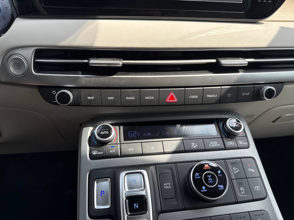 Certified 2024 Hyundai Palisade Limited AWD/4WD image 36
