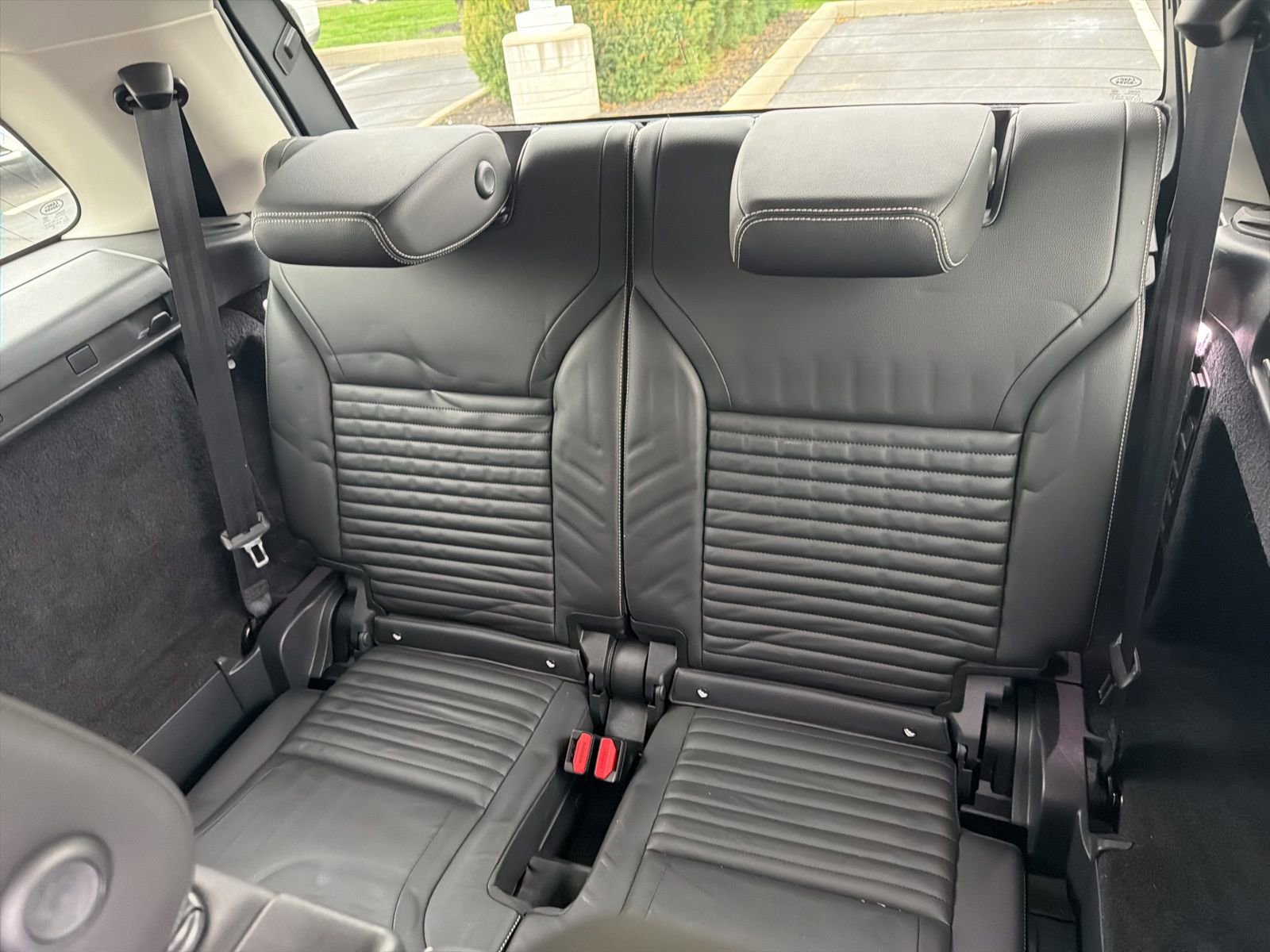 Used 2022 Land Rover Discovery S image 26