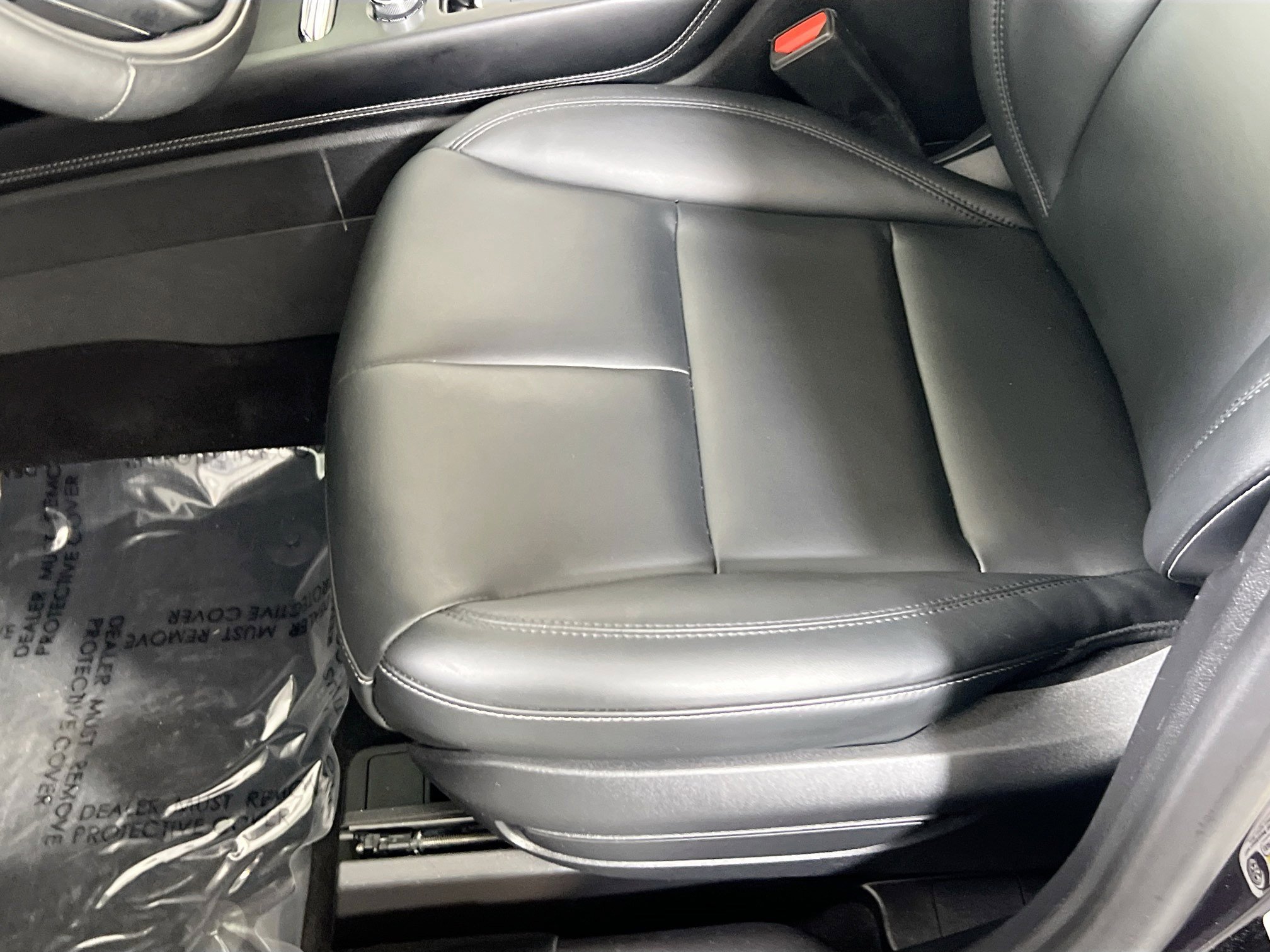 Used 2025 Lincoln Corsair AWD w/ Rear Removable Package Tray image 19