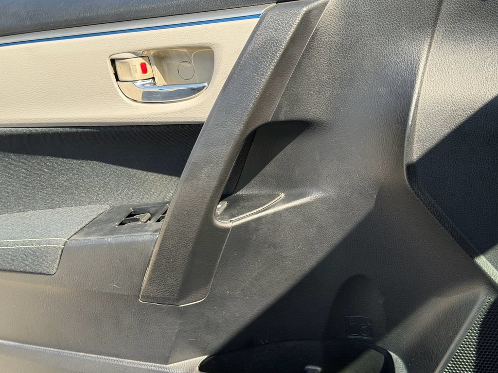 Used 2015 Toyota Corolla LE FWD image 27