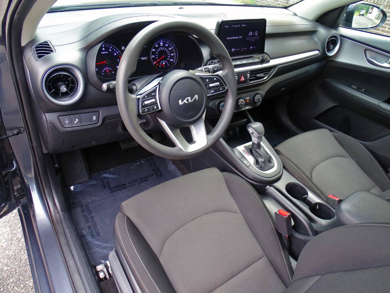 Used 2024 Kia Forte LXS w/ LXS Technology Package FWD image 13