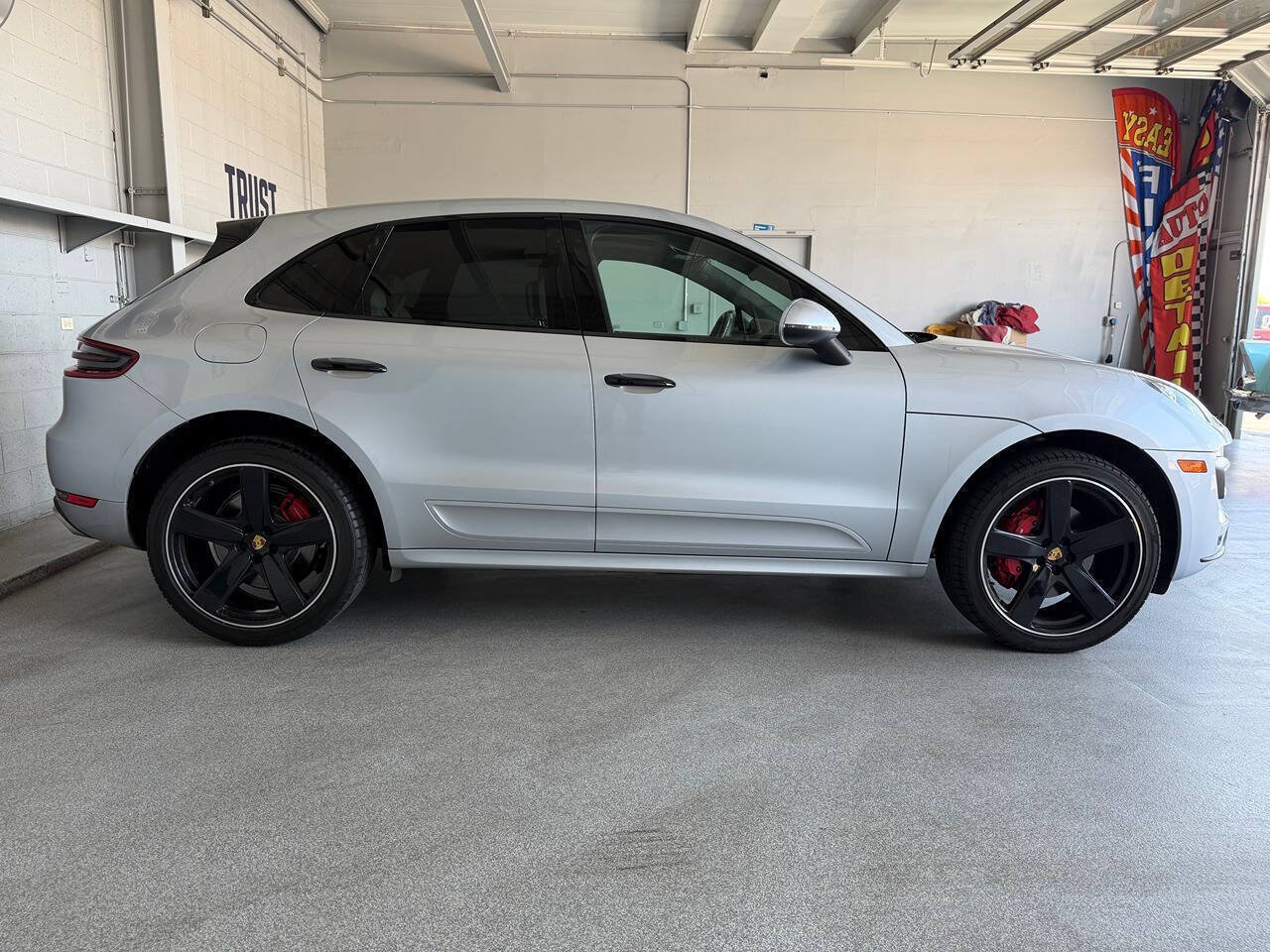 Used 2018 Porsche Macan Turbo AWD/4WD image 7