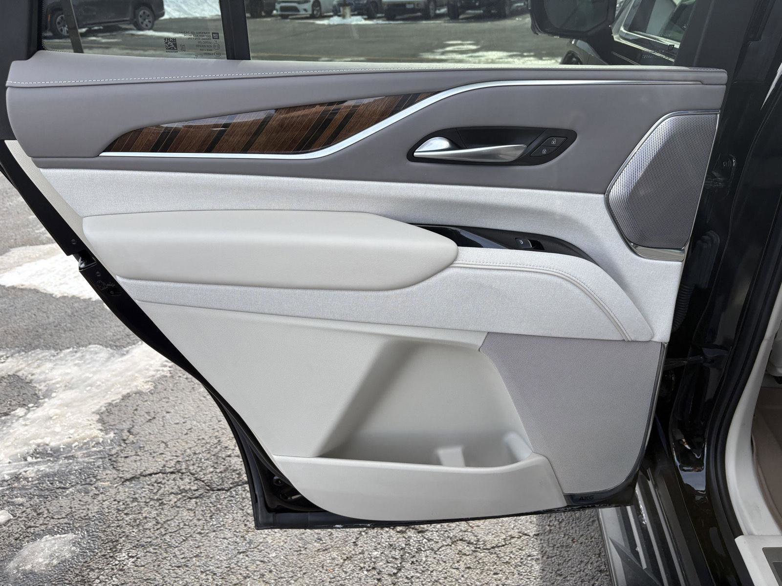 Used 2022 Cadillac Escalade Premium Luxury Platinum image 15