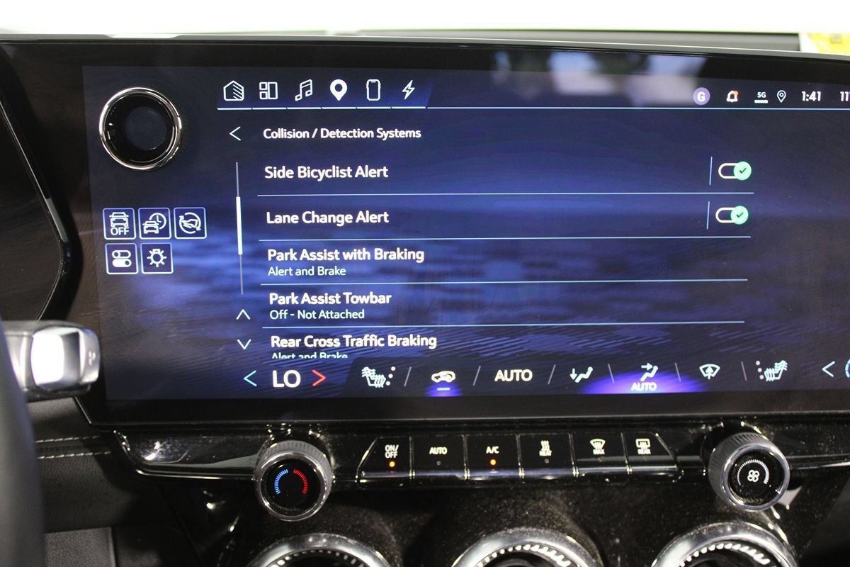 Used 2024 Chevrolet Blazer EV LT AWD/4WD image 15