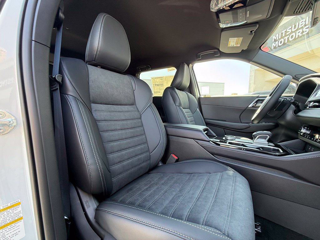 New 2026 Mitsubishi Outlander LE FWD image 16