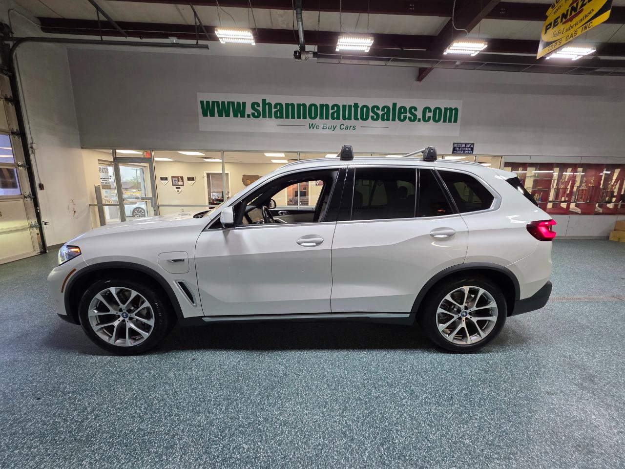 Used 2022 BMW X5 xDrive45e w/ Executive Package image 11