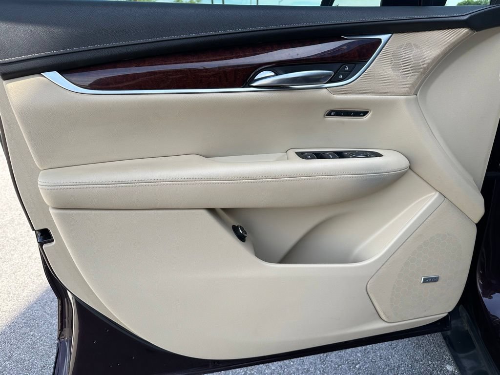 Used 2017 Cadillac XT5 Premium Luxury w/ Driver Assist Package FWD image 29