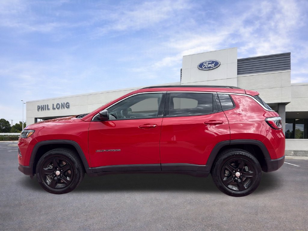 Used 2023 Jeep Compass Latitude AWD/4WD image 4