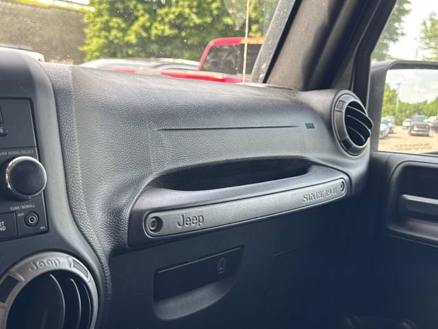 Used 2017 Jeep Wrangler Unlimited Sport w/ Connectivity Group AWD/4WD image 25