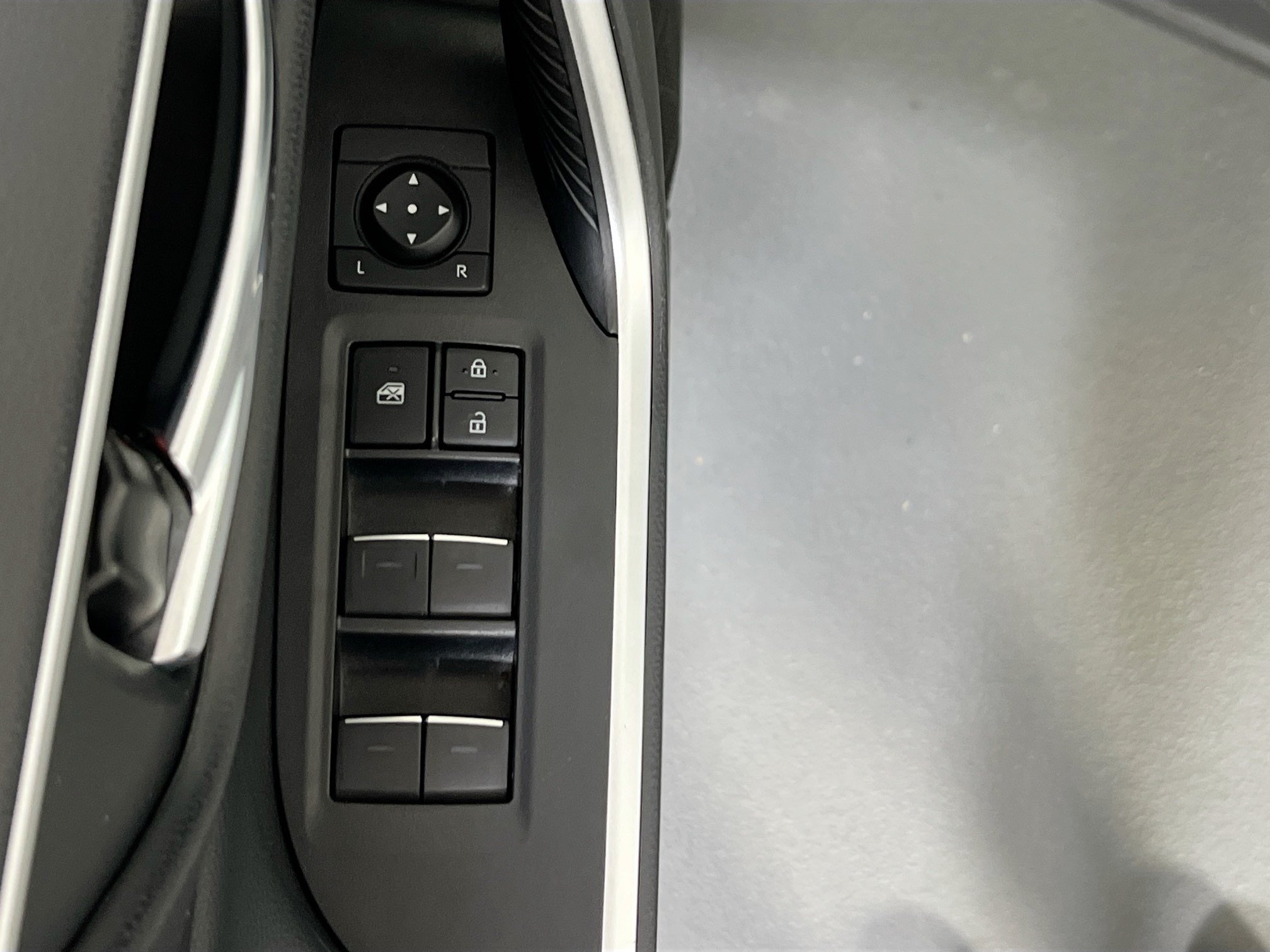 Used 2022 Toyota RAV4 XLE w/ Convenience Package AWD/4WD image 17