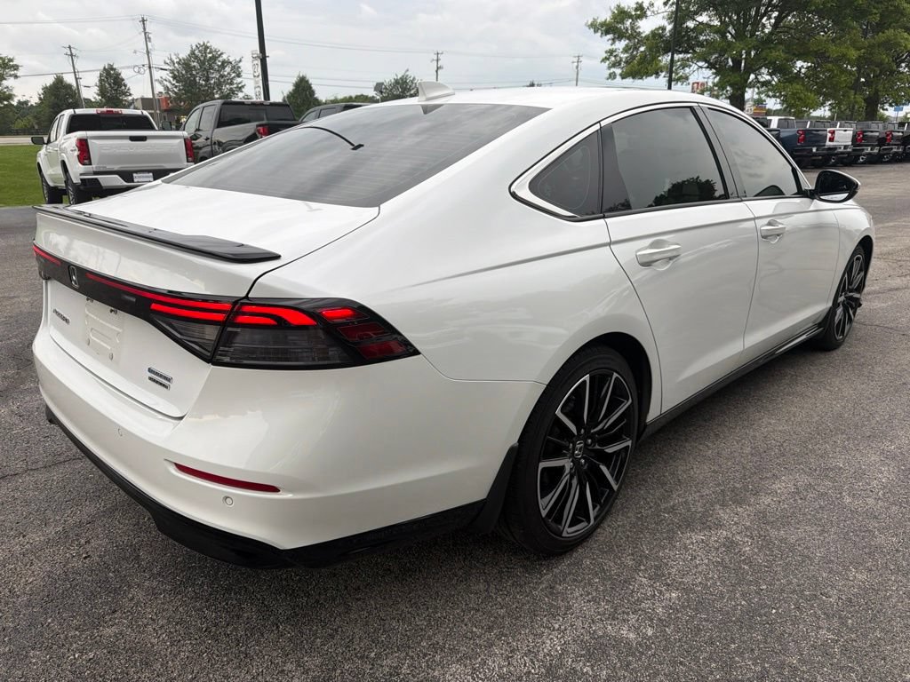 Used 2023 Honda Accord Touring image 3