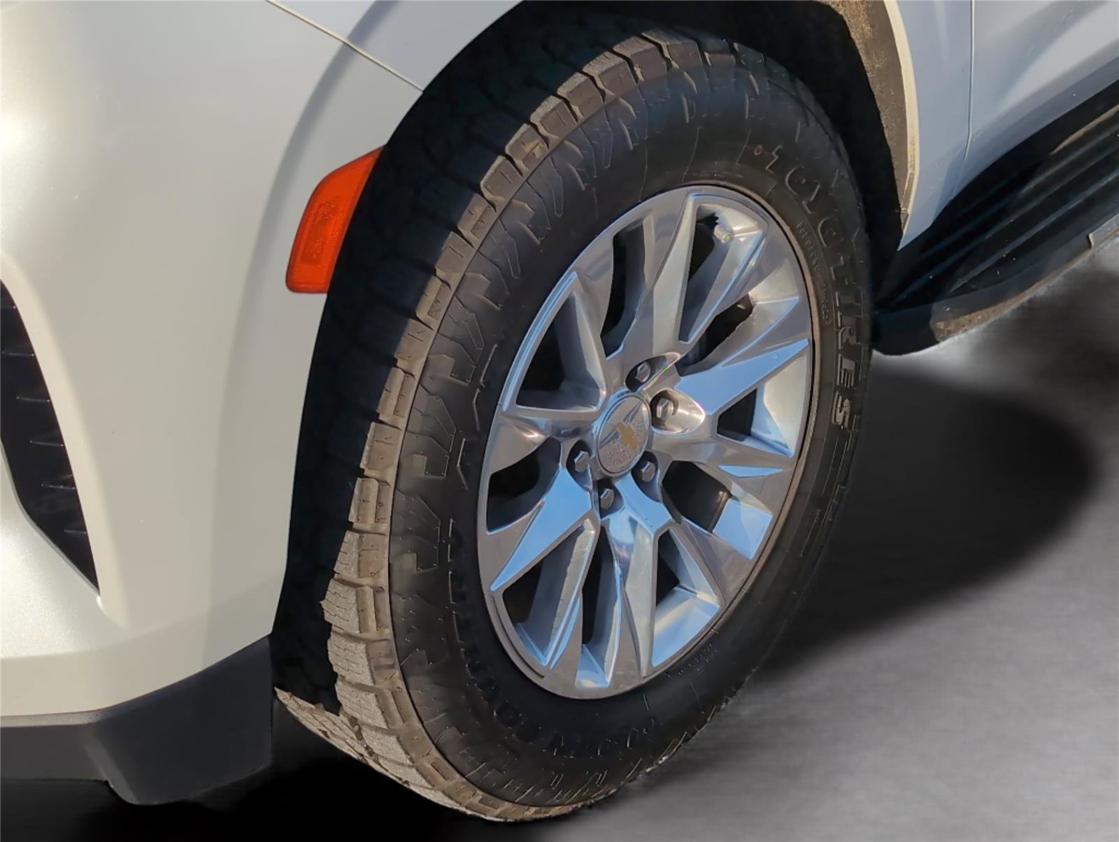 Used 2023 Chevrolet Suburban Premier w/ Premium Package image 33