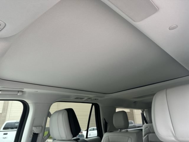 Certified 2025 Lincoln Navigator L Reserve AWD/4WD image 22