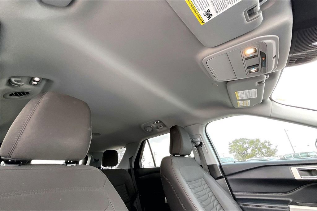 Used 2021 Ford Explorer XLT image 9