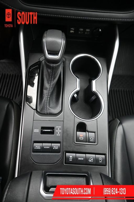 Used 2022 Toyota Highlander XLE image 19
