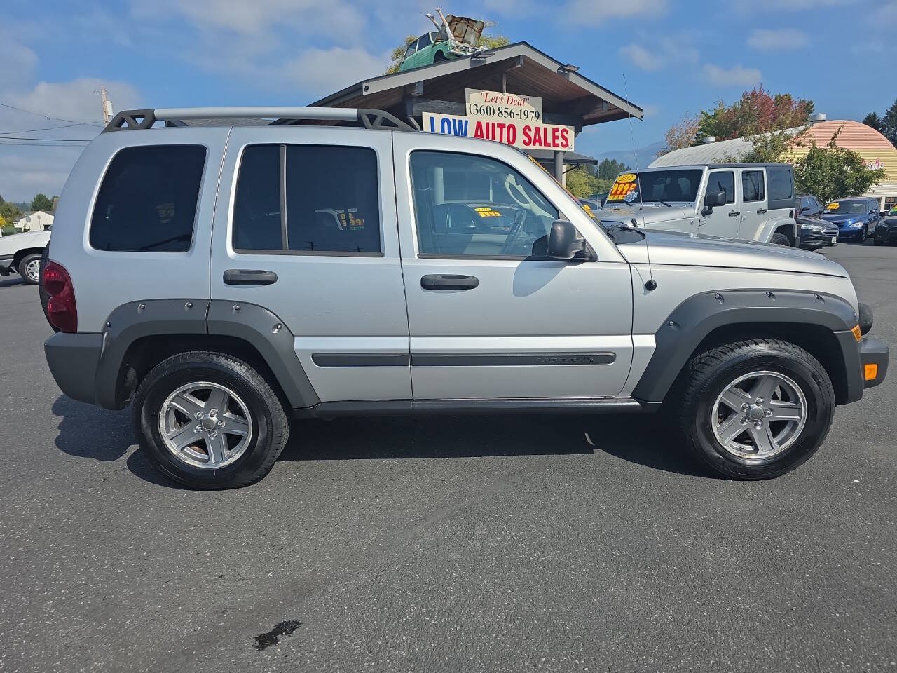 Used 2006 Jeep Liberty Renegade AWD/4WD image 2