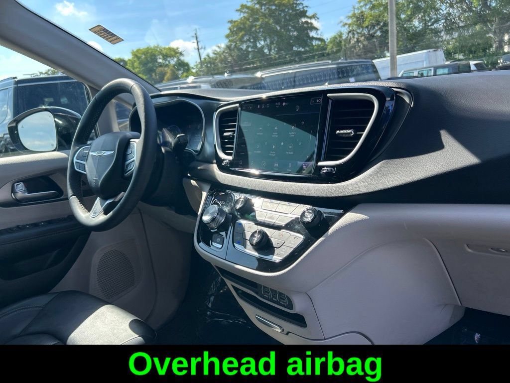 Certified 2024 Chrysler Pacifica Touring-L FWD image 19