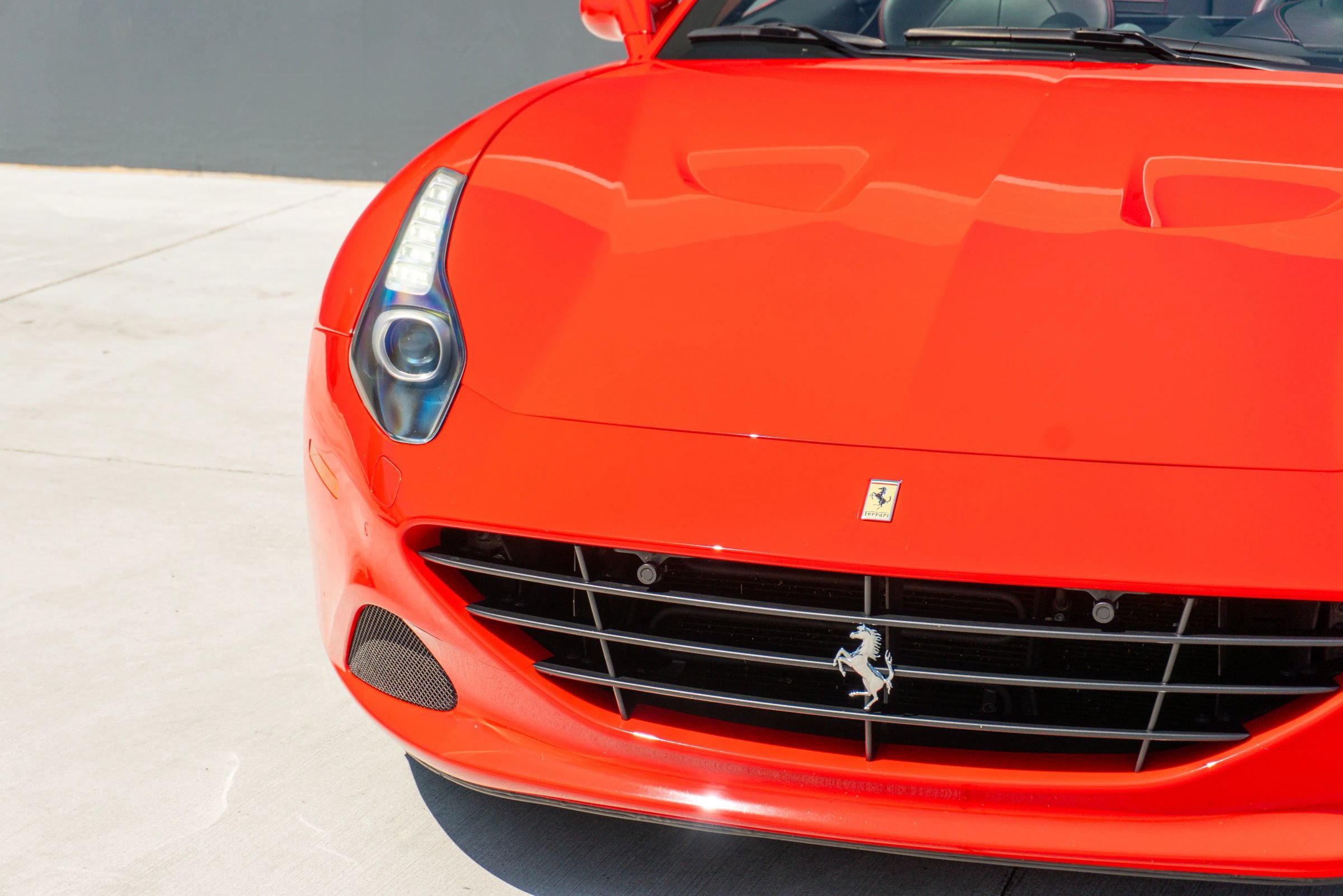 Used 2017 Ferrari California T RWD image 27