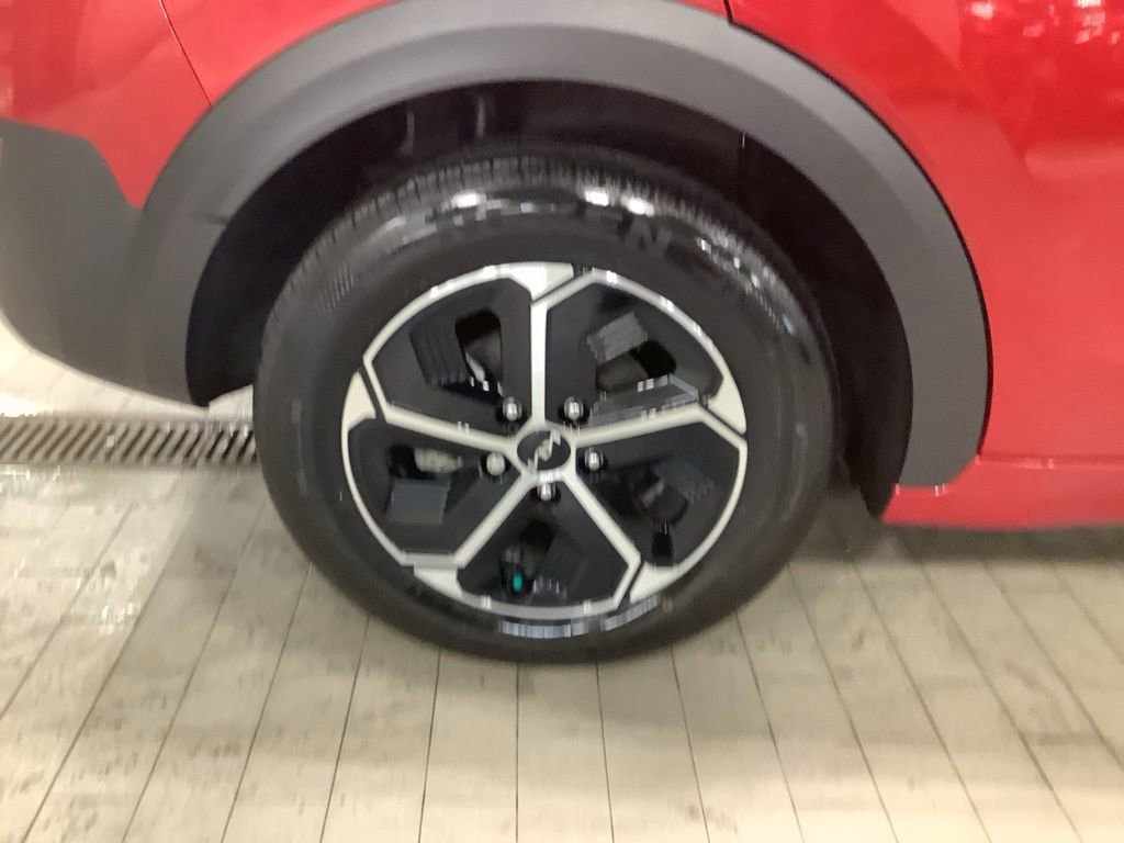 Used 2025 Kia Niro EX image 9