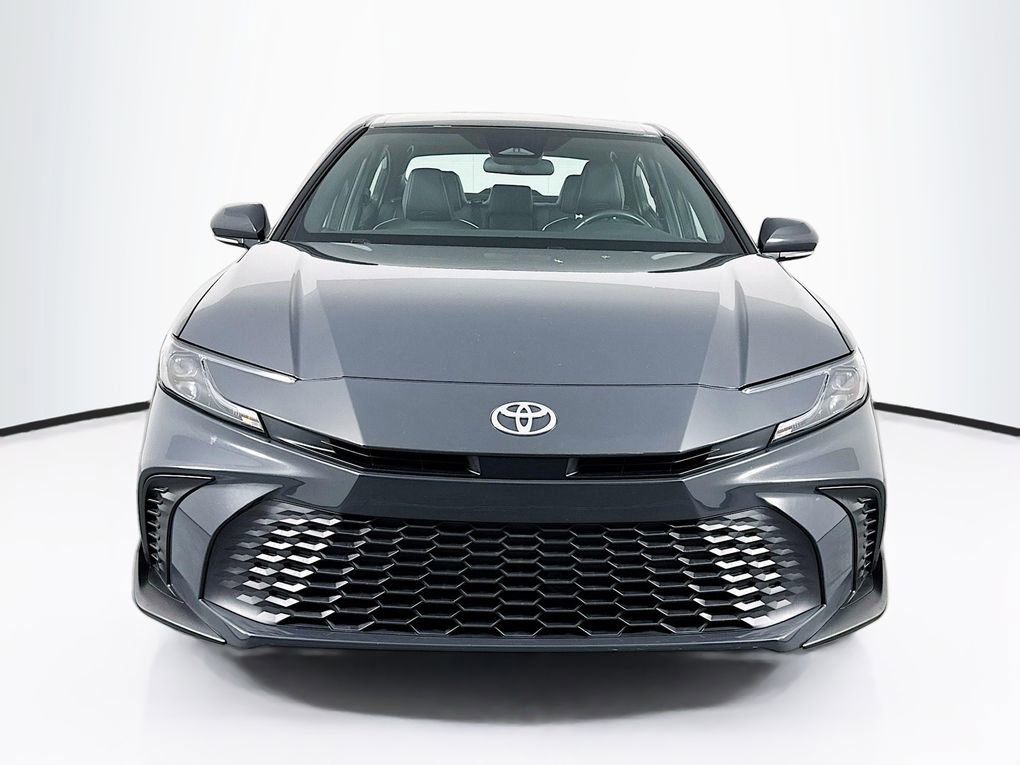 Used 2025 Toyota Camry SE image 2