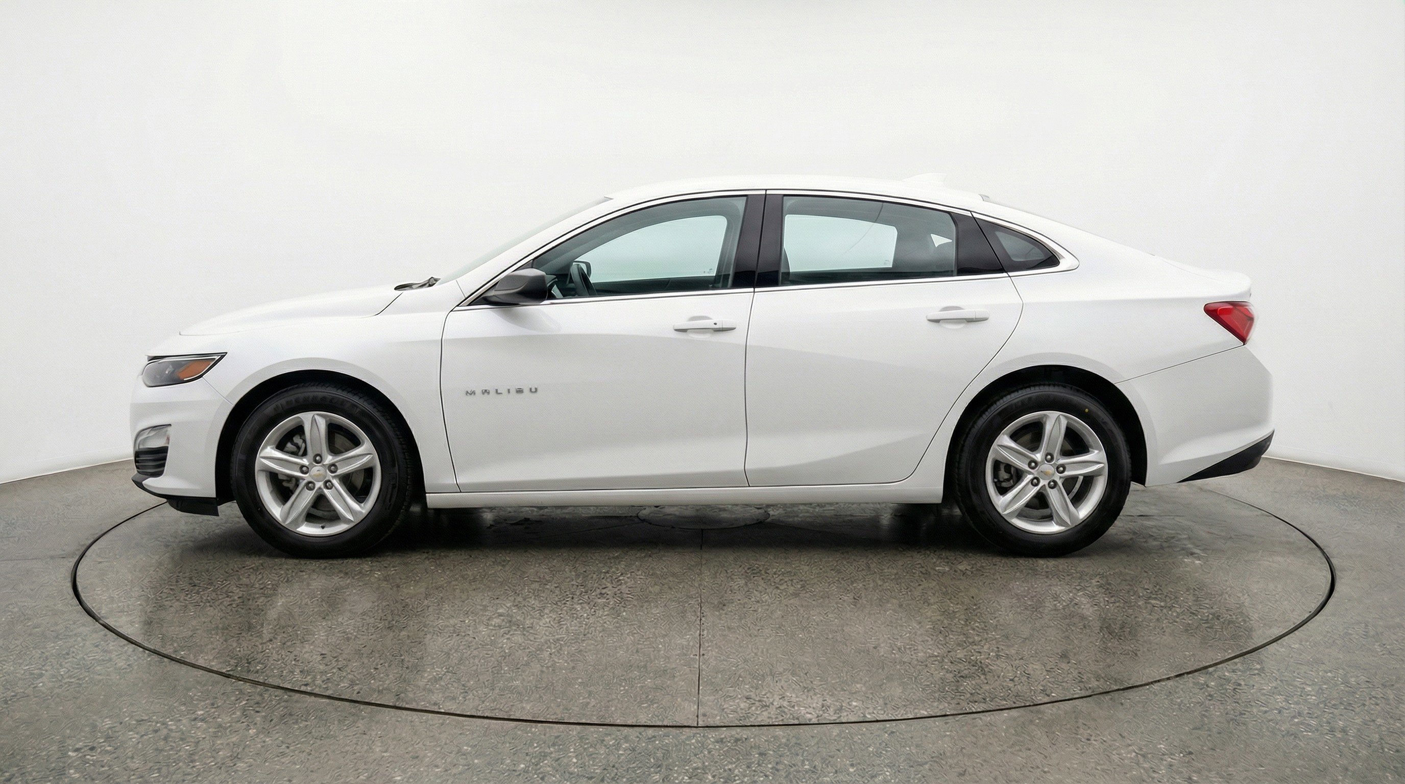Used 2024 Chevrolet Malibu LT FWD image 5