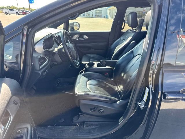 Used 2020 Chrysler Pacifica Touring-L Plus w/ S Appearance Package FWD image 18
