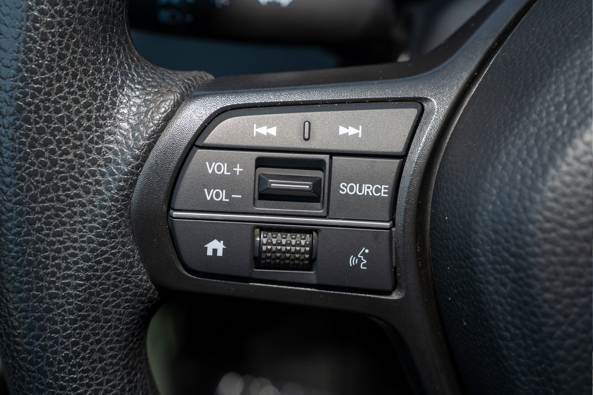 Certified 2025 Honda CR-V EX image 30