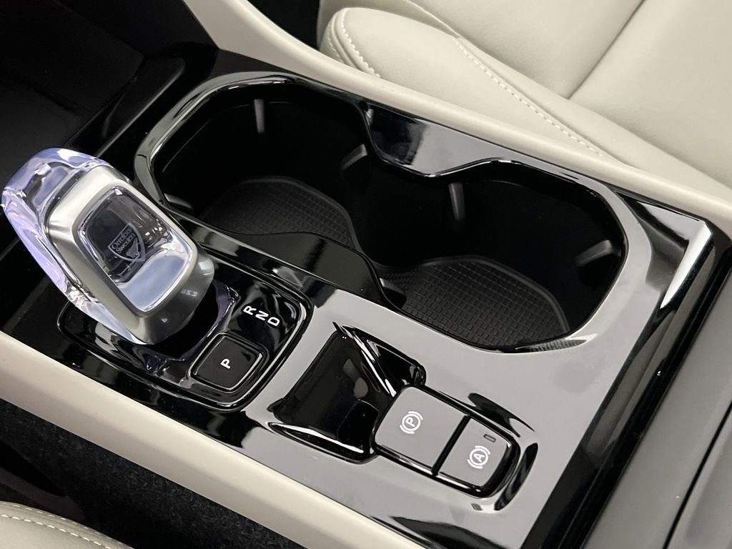 New 2026 Volvo XC40 B5 Plus w/ Climate Package image 19